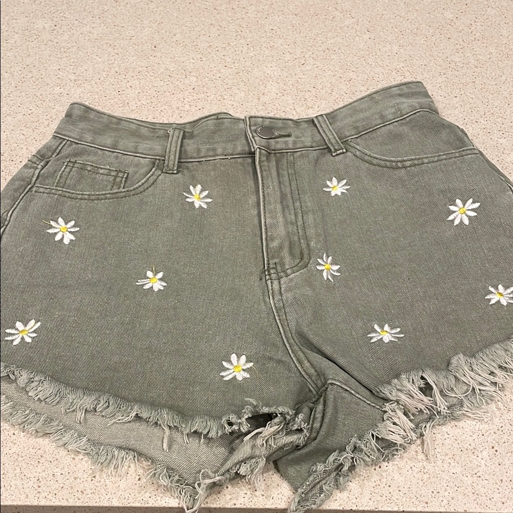SHEIN Embroidered Daisy Green Women's Shorts